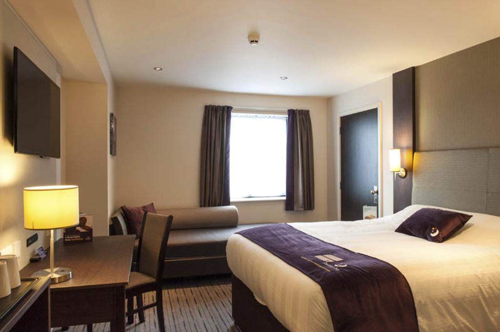Premier Inn Manchester - Prestwich Exterior photo